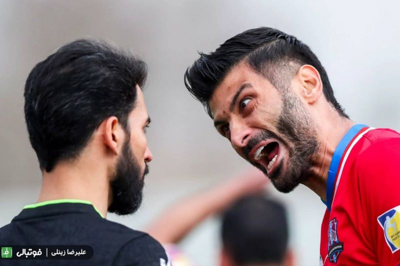 عجیب‌ترین تصویر سعید آقایی؛ اعتراض توی صورت داور!