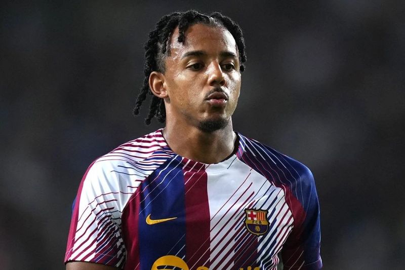 بارسلونا دیگر تمایلی به فروش مدافع فرانسوی خود ندارد