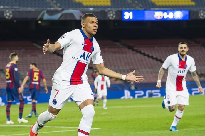 امباپه برای بارسلونا کَری خواند