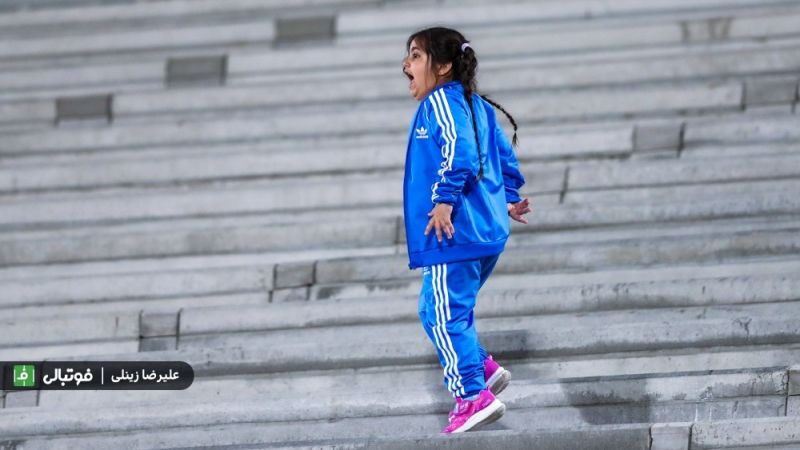 نذر و نیاز دختر نکونام برای برد تیم پدرش (ویدیو)