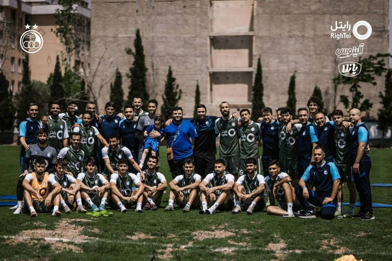 استقلالی عاشق میهمان ویژه تمرین استقلال