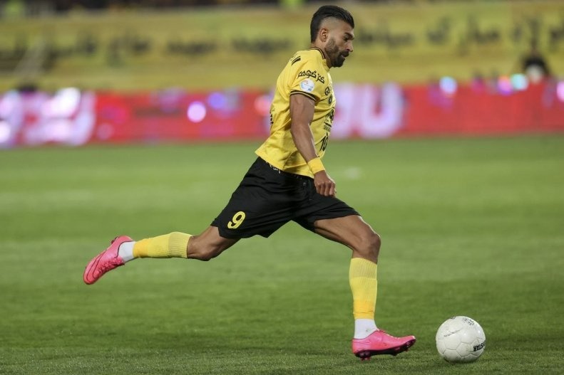 اتفاقی نادر برای مدافع محبوب سپاهانیها؛ رامین برای دومینبار روی نیمکت قرار گرفت