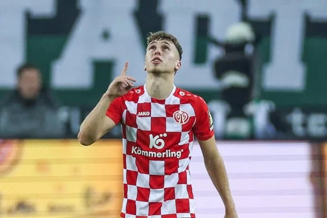 هافبک باتجربه بایرن مونیخ سبک بازی وینگر ماینتس را میپسندد