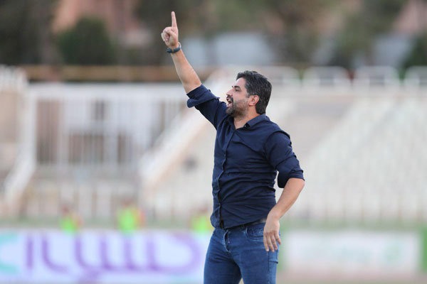 انتقاد شدید پیروز قربانی از نکونام؛ مصاحبه‌های او بازیکنان استقلال را سرخورده می‌کند!