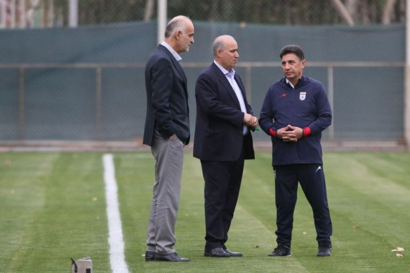 جلسه قلعهنویی با رئیس فدراسیون فوتبال درباره وضعیت چمن ورزشگاه نقش جهان