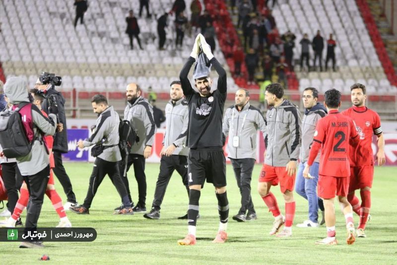 تشویق معروف تراکتوریها با رهبری بیرانوند؛ خبری از هیس نبود!