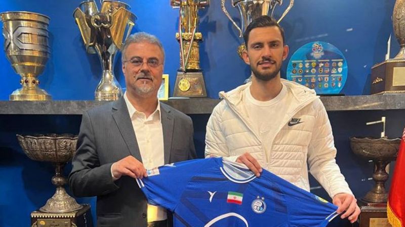 محمدرضا آزادی در گفتوگو با فوتبالی: استقلال را به حقش میرسانیم