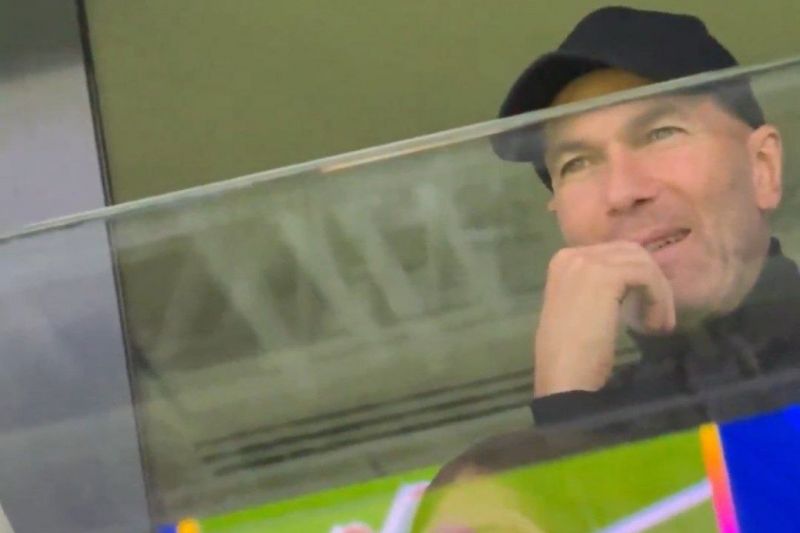 عکس؛ زیدان تماشاگر ویژه هتتریک امباپه مقابل منچسترسیتی