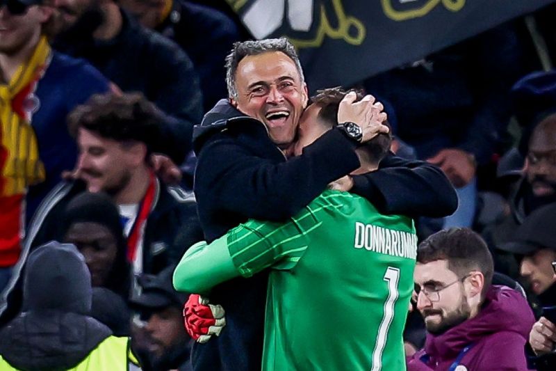 عکس؛ انریکه و در آغوش کشیدن ستارهای که باعث صعود تیمش شد