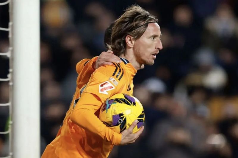 رئال مادرید در جستجوی جانشین برای هافبک اسطورهای