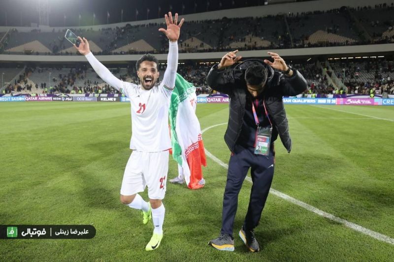 نورافکن و سلفی با موفقیت در آزادی! (عکس)
