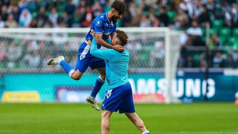 لخ پوزنان در آستانه قهرمانی؛ قلی‌زاده و پرسپولیس روی هوا؟