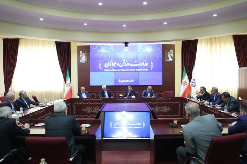 نشست دنیامالی با مدیران باشگاه‌ها برای مهار تورم قراردادها