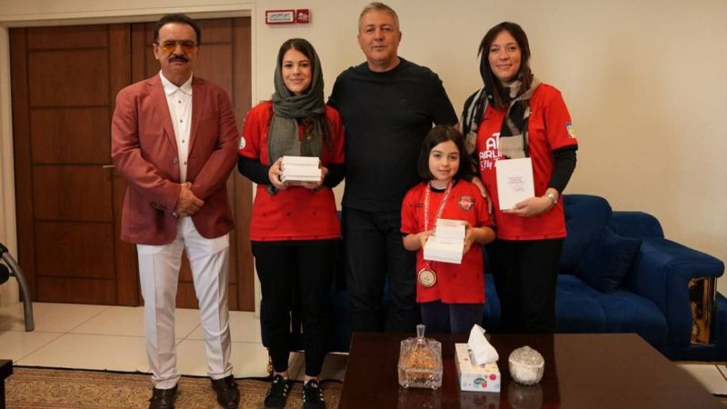 زنوزی ورود کرد، اسکوچیچ در تراکتور ماندنی شد
