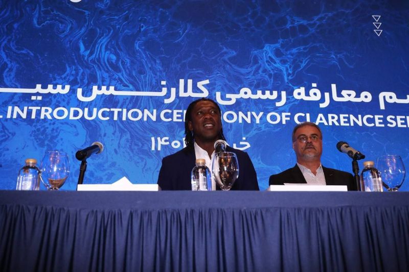 سیدورف: هواداران استقلال صبور باشند