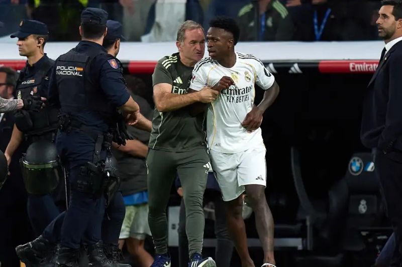 حمله تند ستارگان سابق فوتبال به وینیسیوس بابت رفتارش در ال‌کلاسیکو