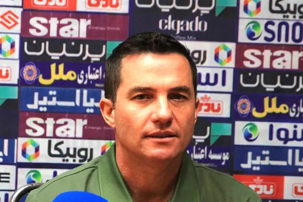 برگزاری مراسم معارفه سرمربی جدید پرسپولیس در بانک شهر