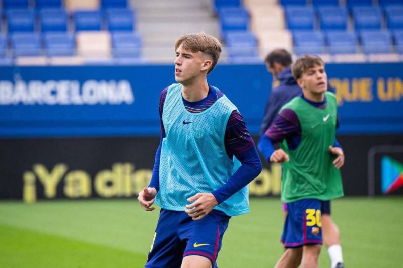 فلیک یک بازیکن جدید در تمرینات بارسلونا رو کرد