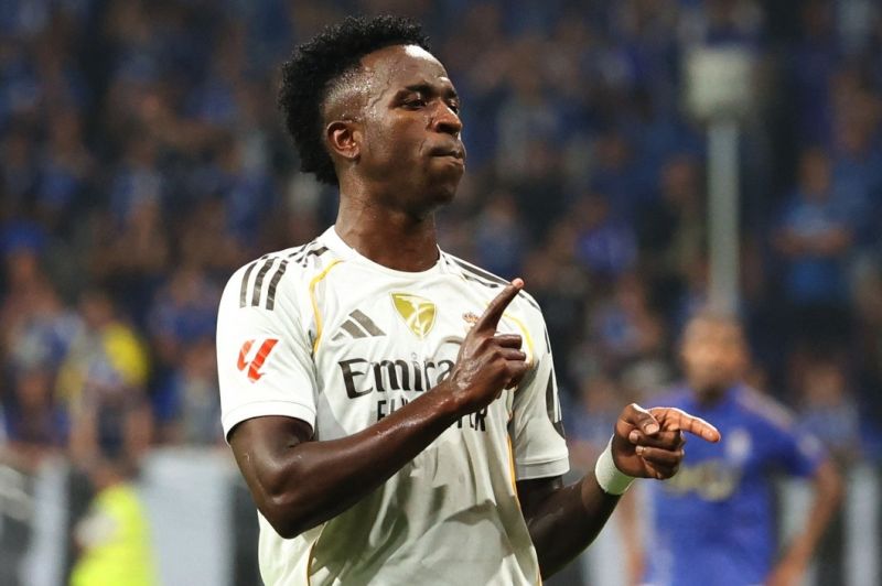 حمایت احساسی هواداران رئال مادرید از وینیسیوس (عکس)