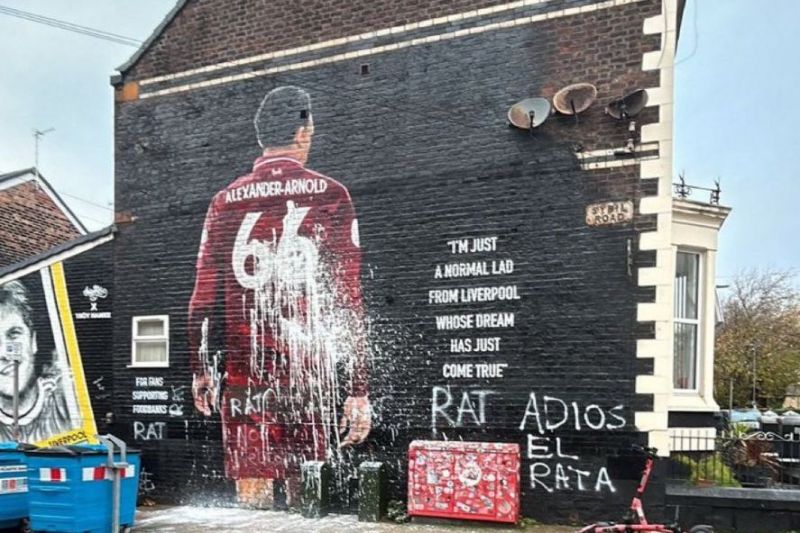 استقبال عجیب هواداران لیورپول از ترنت الکساندر آرنولد