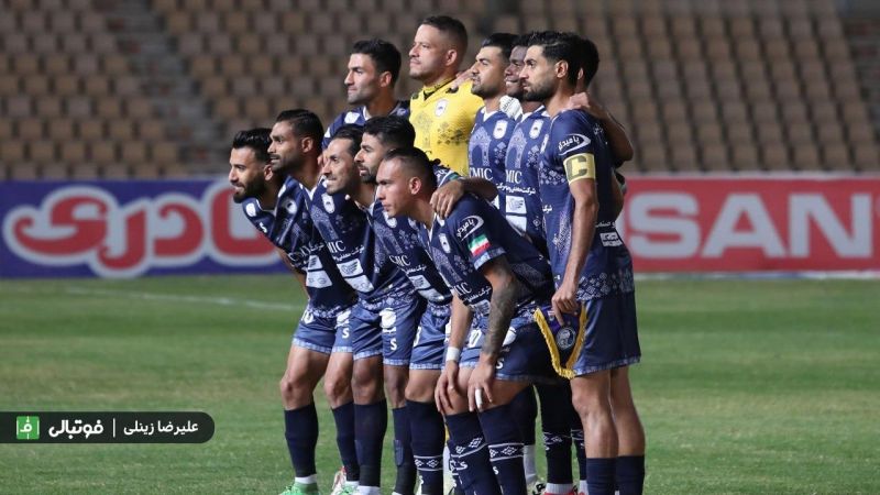 چادرملو تا 7 آذر صدرنشین میمانَد