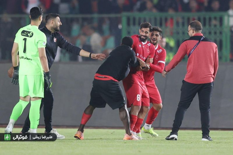 اقدام عجیب اوریه مصدوم؛ تلاش برای فن کمر زدن به کنعانی! (عکس)