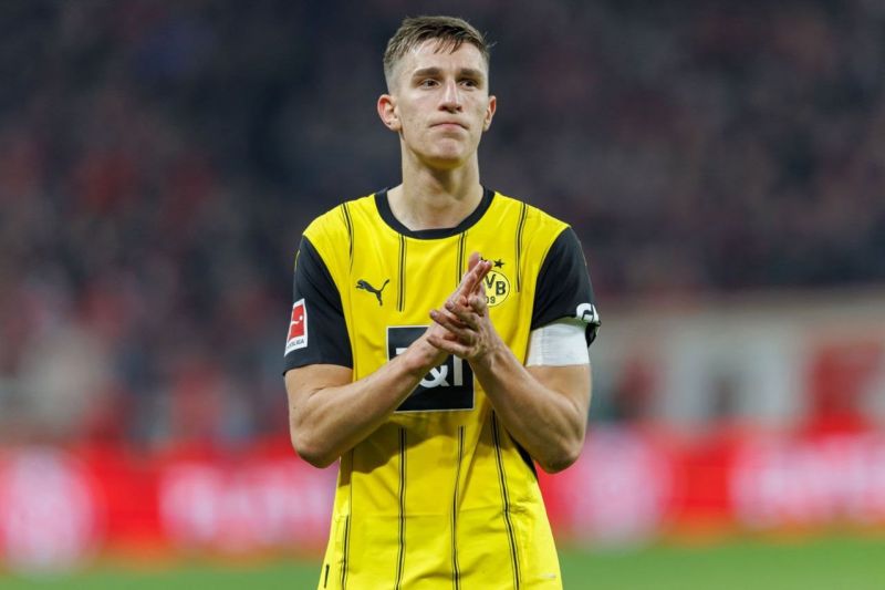 بارسلونا برای جذب مدافع دورتموند آماده میشود