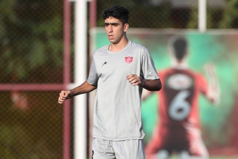 اقدام عجیب مربی پرسپولیس؛ علیپور چطور قرارداش را فسخ کرد؟