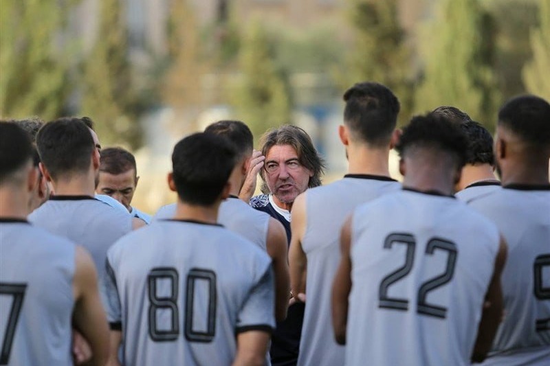 حضور دروازه‌بان مصدوم استقلال در تمرین و تداوم غیبت جنپو