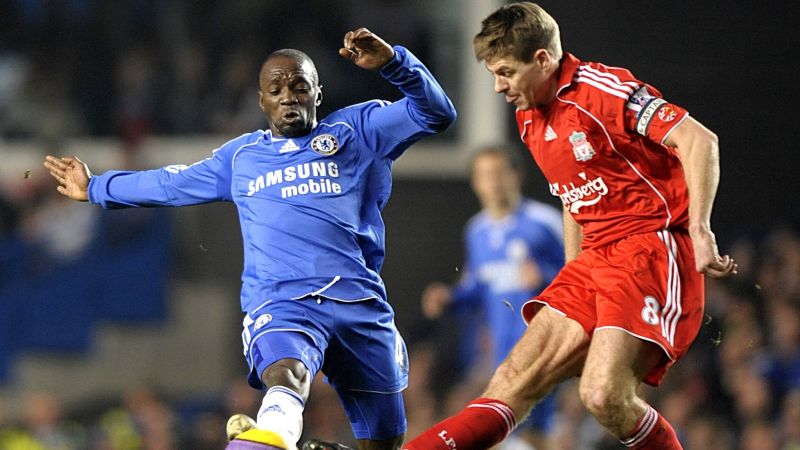 مرد نامرئی فوتبال که مهاجمان را شکار می‌کرد!