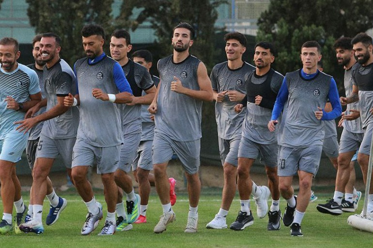 حجازی: چرا بازیکن ۱۸۰ میلیاردی در استقلال نیمکتنشین شده است؟