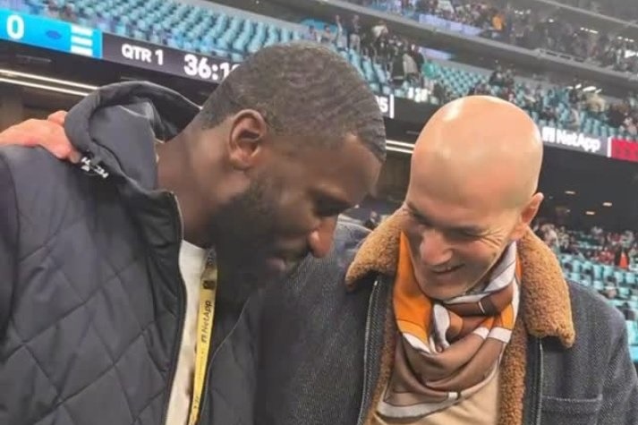 عکس؛ خوش و بش جالب زیدان و رودیگر روی سکوهای برنابئو