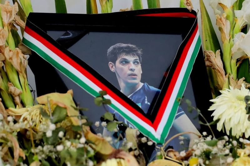 ادای احترام به صابر کاظمی در بازیهای هفته نخست لیگ برتر والیبال