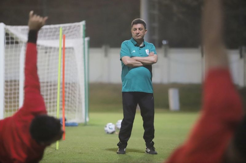 توپخانه انتقاد‌ها فعال شد؛ قلعه‌نویی دوام می‌آورد؟