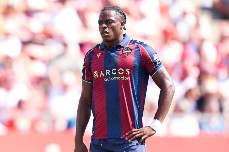 تمجید ویژه سرمربی کامرون از گزینه جانشینی لواندوفسکی