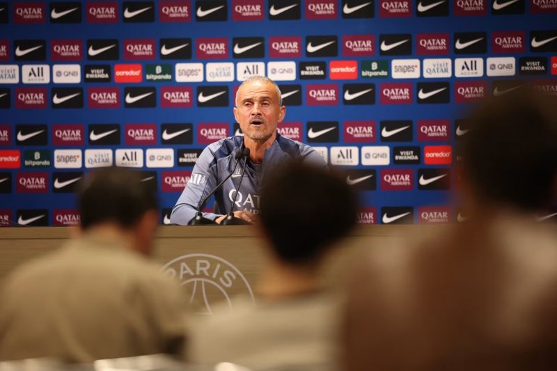 واکنش انریکه به توپ طلای اشرف و تمجید از بازیکن تیمش