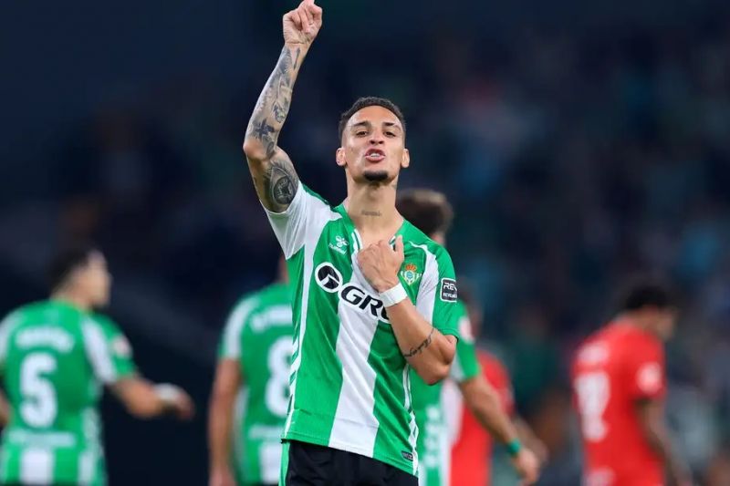 مدیر بایرن مونیخ تایید کرد: واقعاً به دنبال آنتونی بودیم