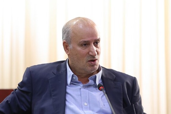 تاج: باید از کتاب هایی که به حقوق فوتبال کمک می کند حمایت کنیم