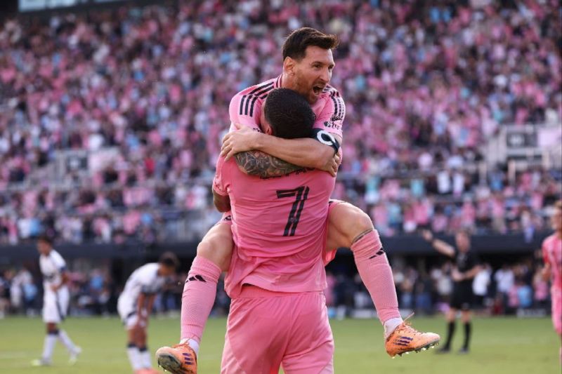 حالا مسی بر بام فوتبال آمریکا ایستاده است