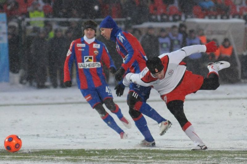 عکس؛ بازی کردن در برف در لیگ روسیه