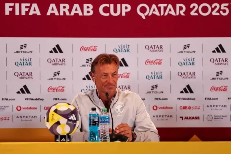 سرمربی عربستان: فوتبال با تحلیلهای استودیویی تفاوت دارد