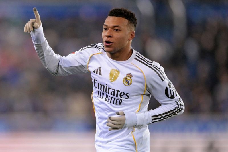 عکس؛ بانداژ دست امباپه هواداران رئال مادرید را به یاد بنزما انداخت