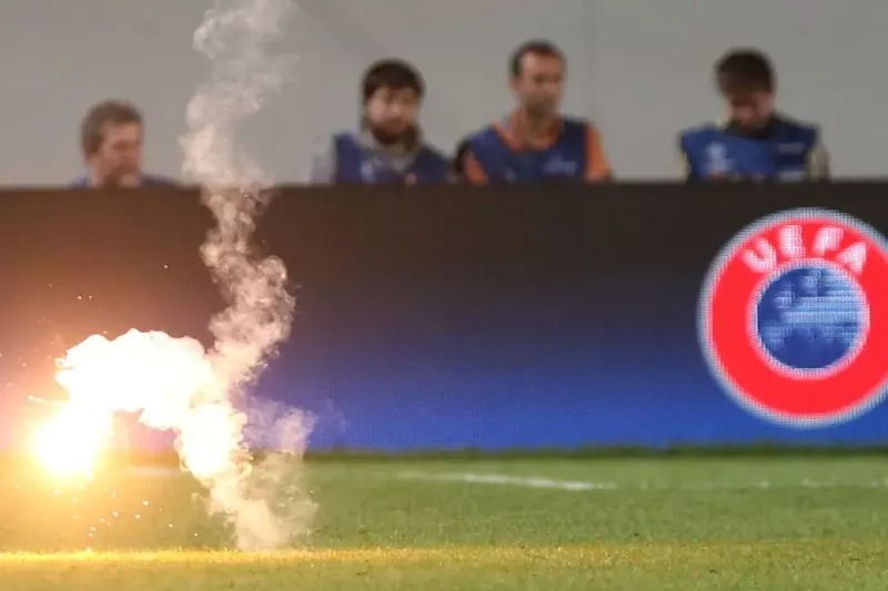 بارسلونا از اینتراخت فرانکفورت غرامت میخواهد