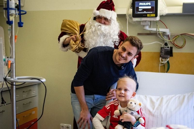 فراتر از فوتبال؛ ستاره بایرنمونیخ و دیدار با کودکان سرطانی