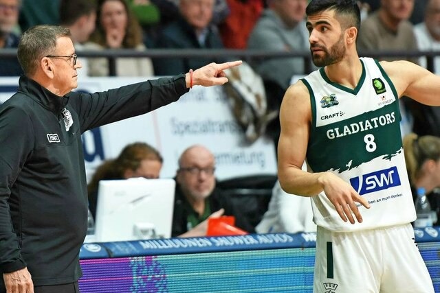 باخت گلادیاتورز در بوندسلیگا/ تیم یخچالی به رده سوم رفت