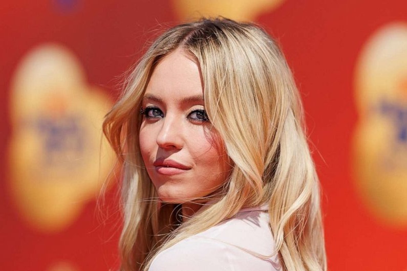 تکذیب شایعه نامزدی سیدنی سوئینی با این فوتبالیست معروف