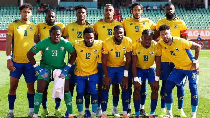 اتفاق عجیب برای همبازیان اندونگ و بایناما؛ تیم ملی گابن تعلیق شد!