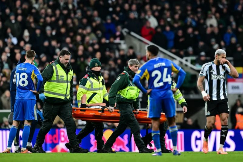 مصدومیت شدید ستاره نیوکاسل و انتقال مستقیم به بیمارستان