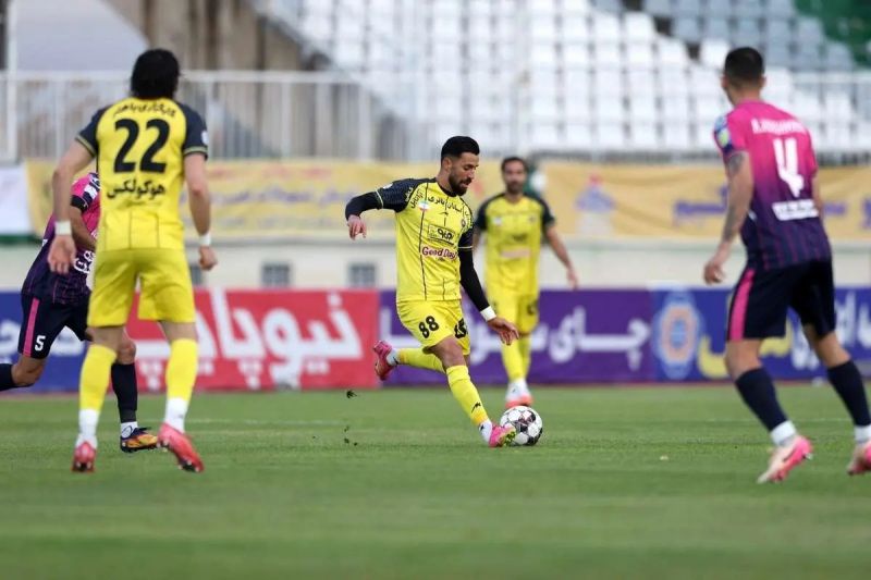 بازگشت رضاوند در روز غیبت 2 بازیکن سپاهان برابر تراکتور