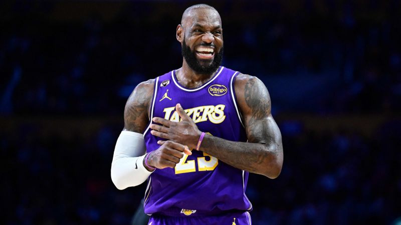 بسکتبال NBA | لبران جیمز متوقف نمیشود؛ پادشاه واقعی بسکتبال!